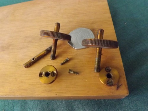 Levelling feet thumb - thumb, screw