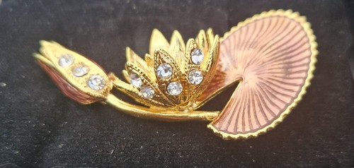 1980 gold tone water lily - ,