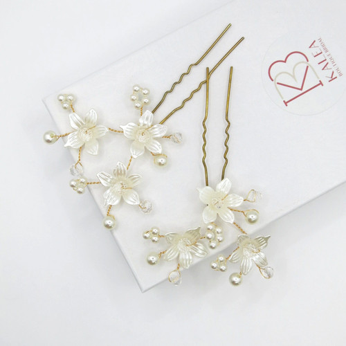 Three flowers boho wedding - three,