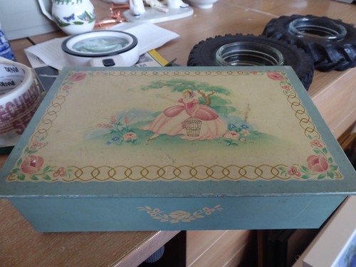 Collectors vintage sweet tin - sweet,