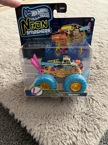 Hot wheels neon smashers - hot,