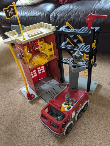 Fisher price fire station with - station,