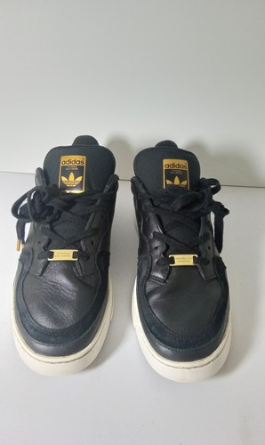 Adidas marque aux bandes - la,