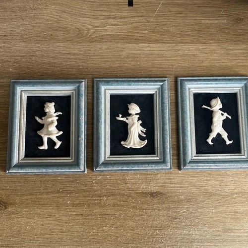 Vintage cameo plaques framed - 3,