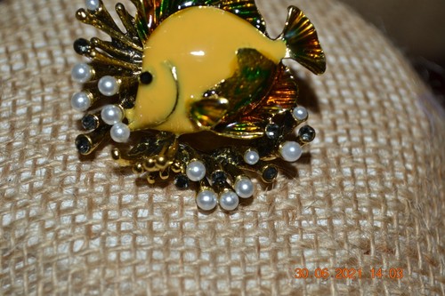 Vintage yellow tang brooch - tang,