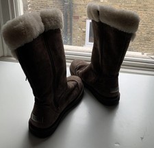 UGG Women’s Suede and Sheepskin Boots, Colour Chestnut, Women’s UK 8.5. EU 41