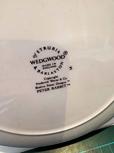 Wedgwood peter rabbit happy - peter,
