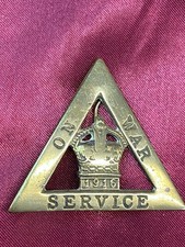 Lovely WW1 On War Service 1916 Brass pin lapel badge