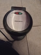 Progress Handy Omelette Maker, Non Stick Coated, Dual Cooking,  750 W