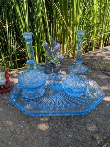 Art deco piece ice blue - deco,