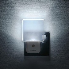 Integral LED Plug Walls with Dusk to Dawn Photocell Auto Sensor Night Light 1 pk