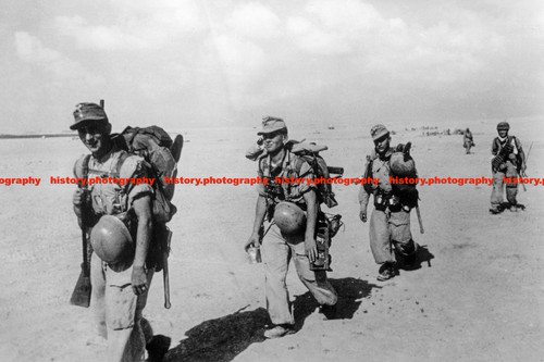 F027261 german soldiers march - f027261,