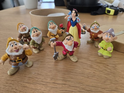 Snow white and - white, 7
