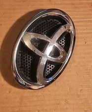 2013 TOYOTA YARIS FRONT BADGE   7531102140 IN A GOOD CONDITION 