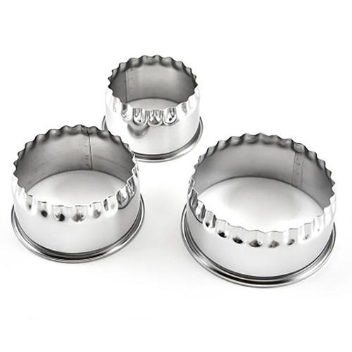 New pastry cutters crinkled - pastry,