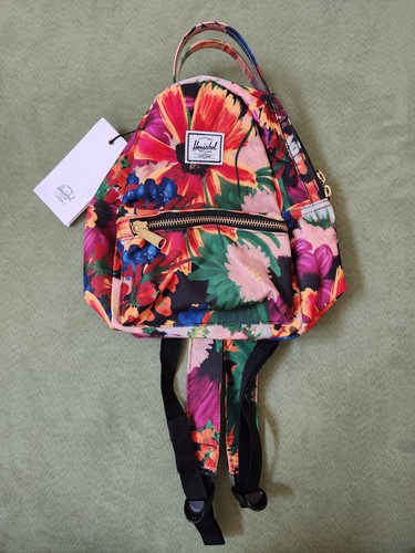 Nwt herschel supply nova - herschel,