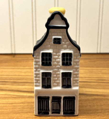 Klm airlines delft - blue, house