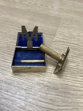 Myatt Co. England Vintage Ladies Razor, Original Case with Blade