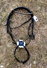 CLINCHER GRACKLE BRIDLE FIGURE