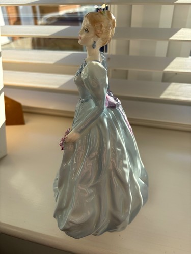 Coalport lily figurine - figurine, the