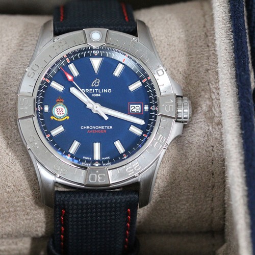 Breitling avenger red - avenger,