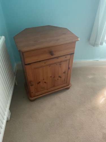 Pine floor standing corner