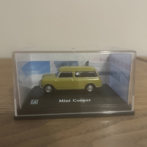 Cararama scale mini van - 1/72,