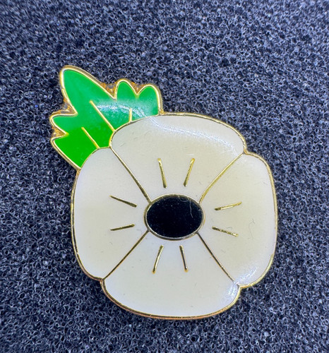 White poppy enamel pin badge - white,