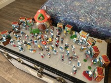 WIDE CHOICE OF 1970s SMURF FIGURES - SOME IN BOXES - AND PAPA SMURF HOUSE