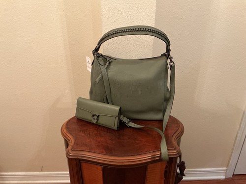 Nwt coach pebble leather shay - nwt,
