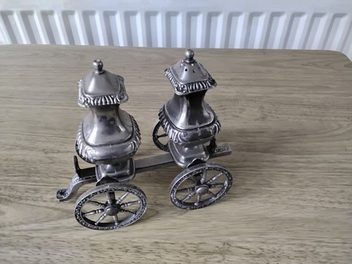 Silver plates salt - and, pepper
