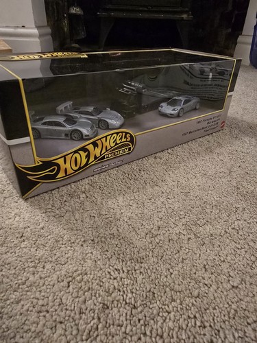 Hot wheels diorama - hot, set