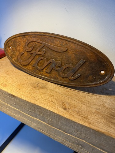 Rusty ford oval cast - , iron