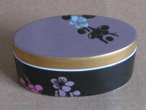 Wedgwood prunus oval - prunus, pill
