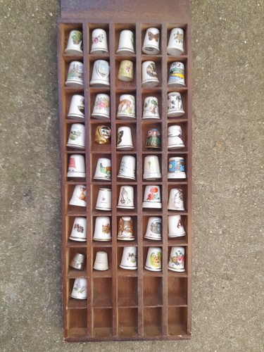 Vintage thimble display - display, case