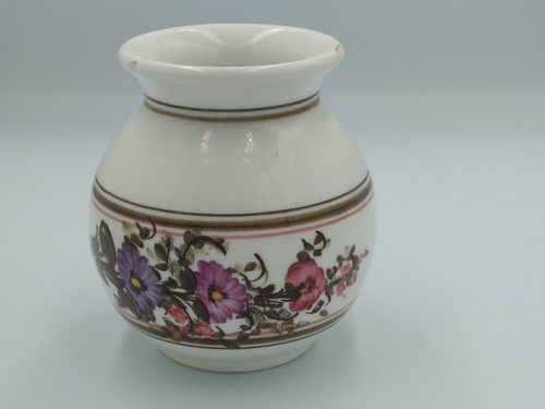 Small vase with floral - a,