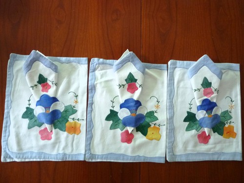 Set vintage appliqued - of,