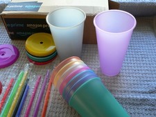 24oz DRINKING CUPS WITH LIDS &