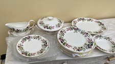 Wedgwood Hathaway Rose Bone China 18 piece Dinner service pink roses 1980's