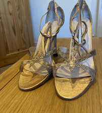 MANOLO BLAHNIK Metallic Rose