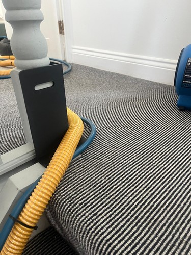 Trade corner guard - corner, cable