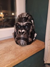 Edge Style Gorilla, Statue