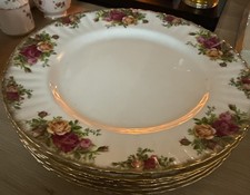 Vintage Royal Albert Old Country Roses Dinner Plates - Set of 6. PERFECT