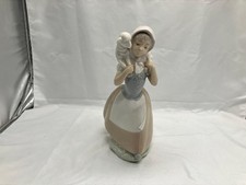 Nao LLADRO Girl with Lamb -