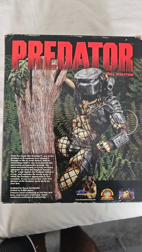 Predator wall sculpture statue - predator,