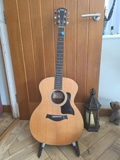 TAYLOR GUITAR. 114e Class