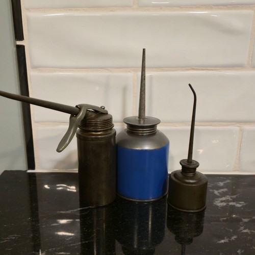 Vtg metal oil - metal, lot