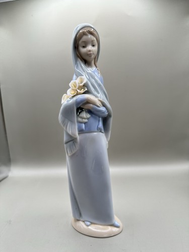 Lladro figurine girl with - figurine,