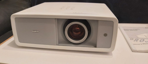 Sanyo plv z700 projector - sanyo,