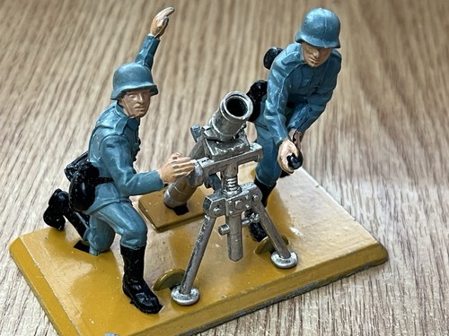 Britains deetail toy soldier - britains,